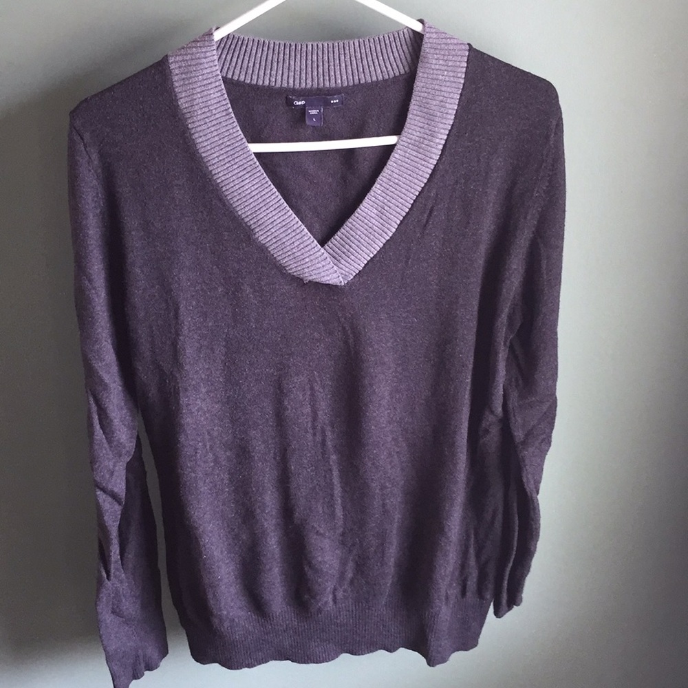 Gap Grey vneck sweater